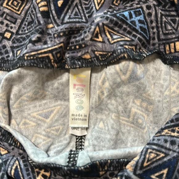 LulaRoe buttery soft leggings - Picture 3 of 4